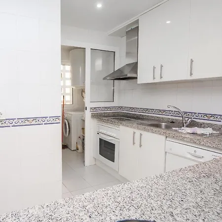 Duquesa Village 8.25.21 דירה *